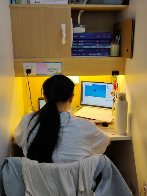 很多考生选寄宿自习室,最怕的就是碰到那种只卖床位,只提供场地,所谓